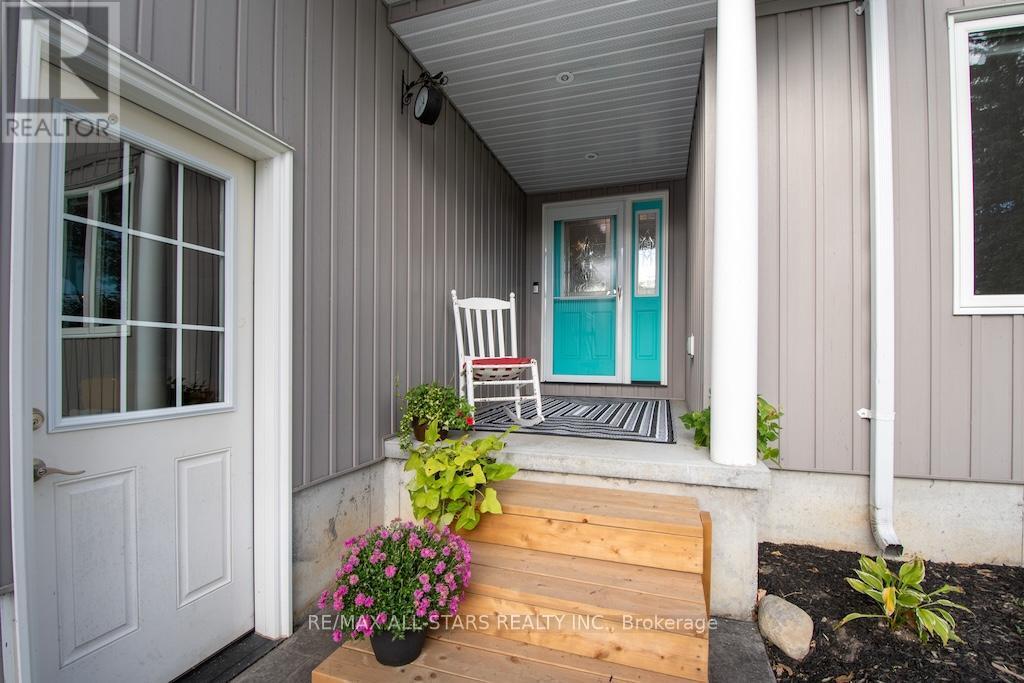 120 Victoria Drive, Kawartha Lakes (Fenelon), ON - Outdoor With Exterior