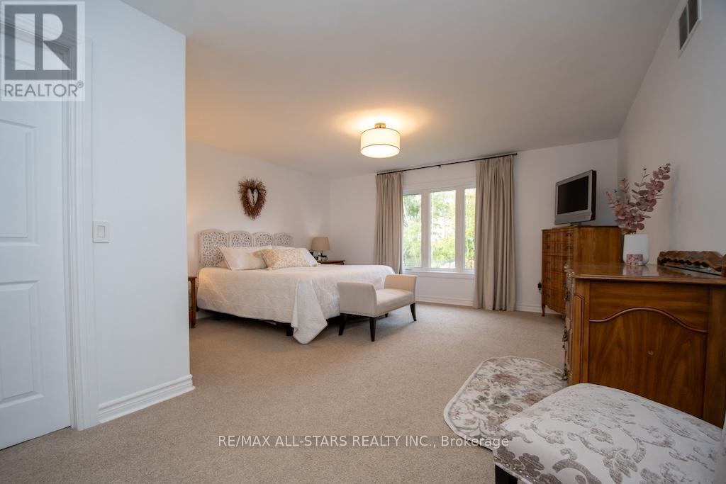120 Victoria Drive, Kawartha Lakes (Fenelon), ON - Indoor Photo Showing Bedroom
