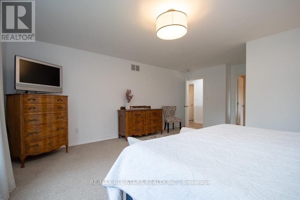 120 Victoria Drive, Kawartha Lakes (Fenelon), ON - Indoor Photo Showing Bedroom