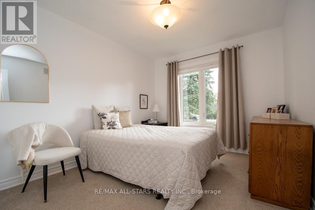 120 Victoria Drive, Kawartha Lakes (Fenelon), ON - Indoor Photo Showing Bedroom