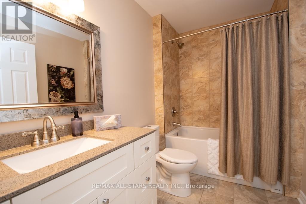 120 Victoria Drive, Kawartha Lakes (Fenelon), ON - Indoor Photo Showing Bathroom