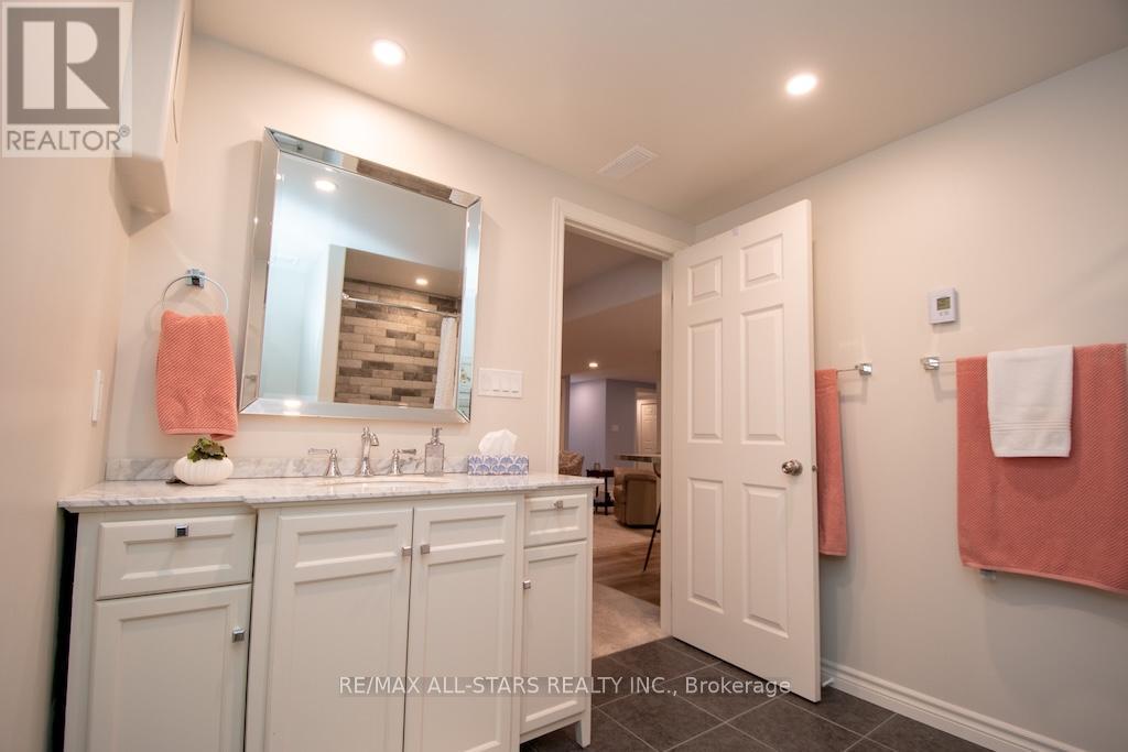 120 Victoria Drive, Kawartha Lakes (Fenelon), ON - Indoor Photo Showing Bathroom