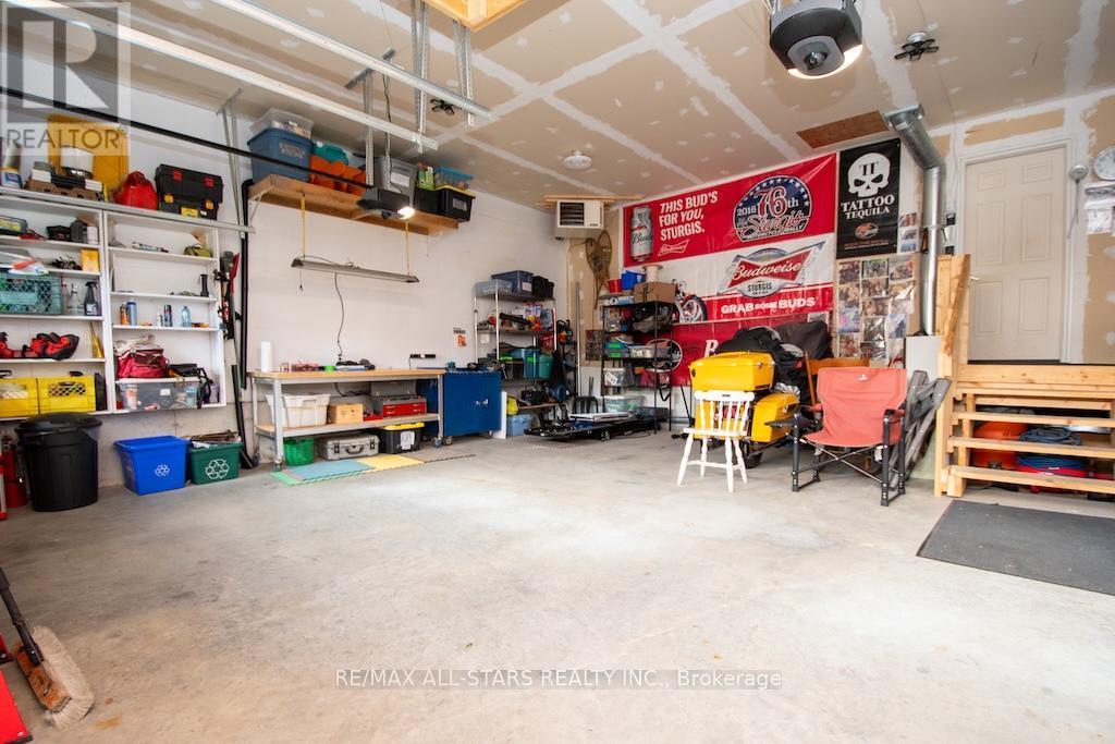 120 Victoria Drive, Kawartha Lakes (Fenelon), ON - Indoor Photo Showing Garage