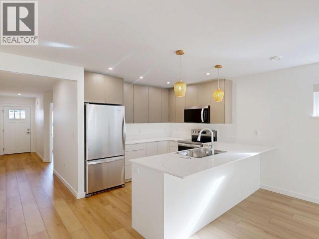 7156 Edgehill Crescent, Powell River, BC - Indoor Photo Showing Kitchen With Upgraded Kitchen