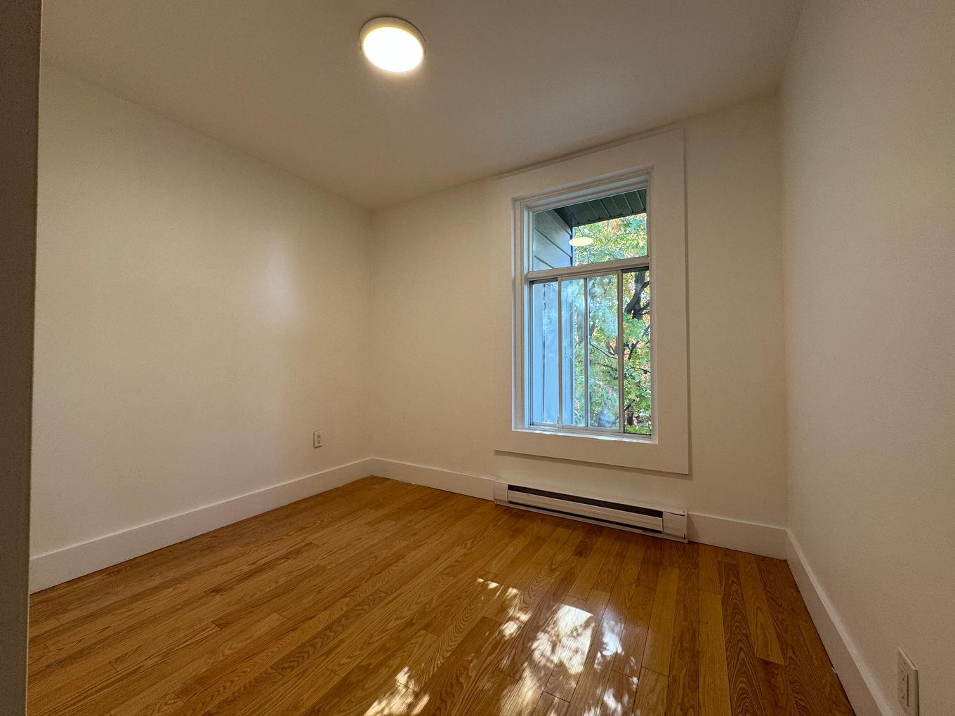 Bedroom - 4526 Rue Chambord, Montréal (Le Plateau-Mont-Royal), QC - Indoor Photo Showing Other Room