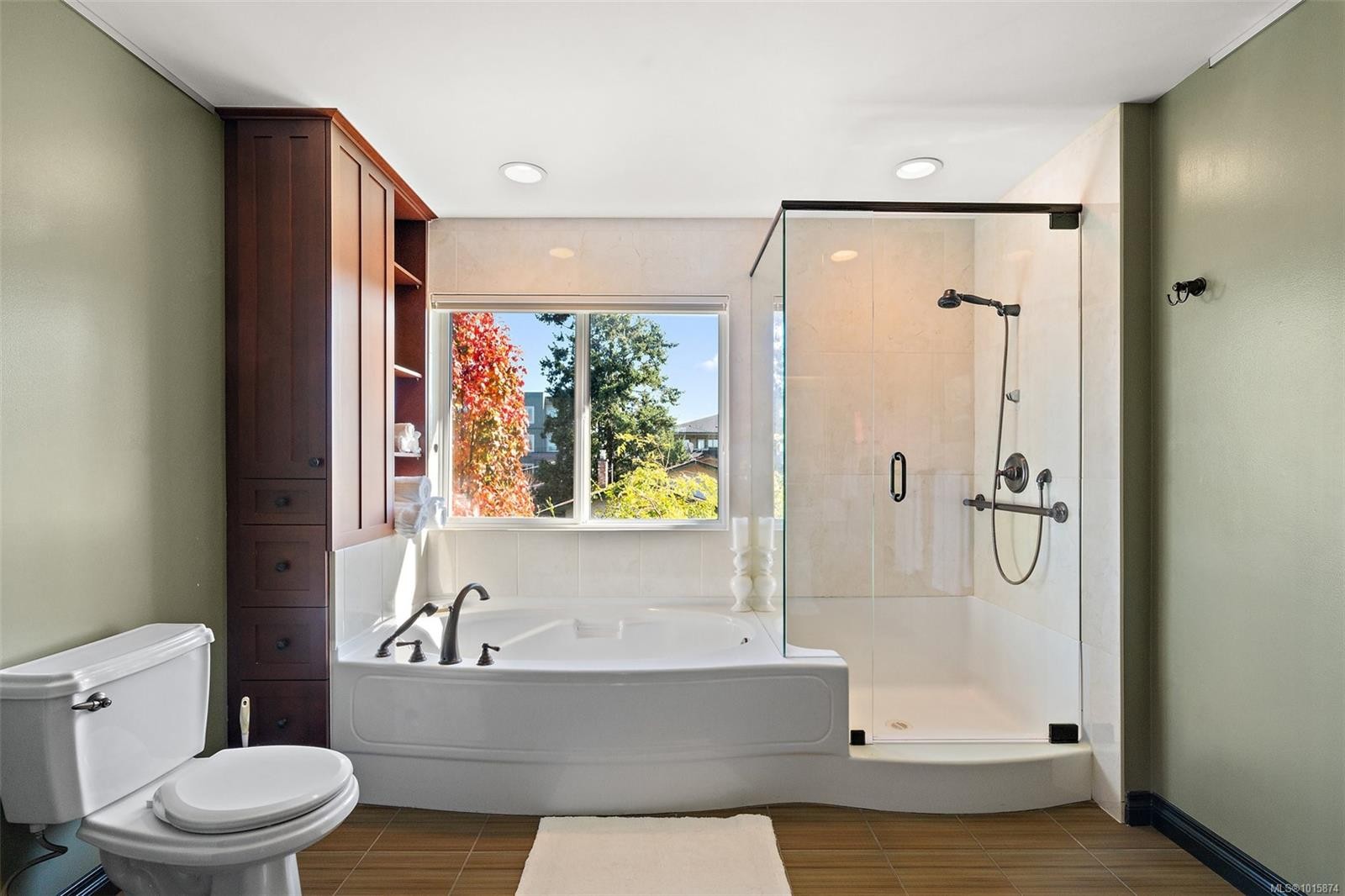 9715 Second St, Sidney, BC - Indoor Photo Showing Bathroom