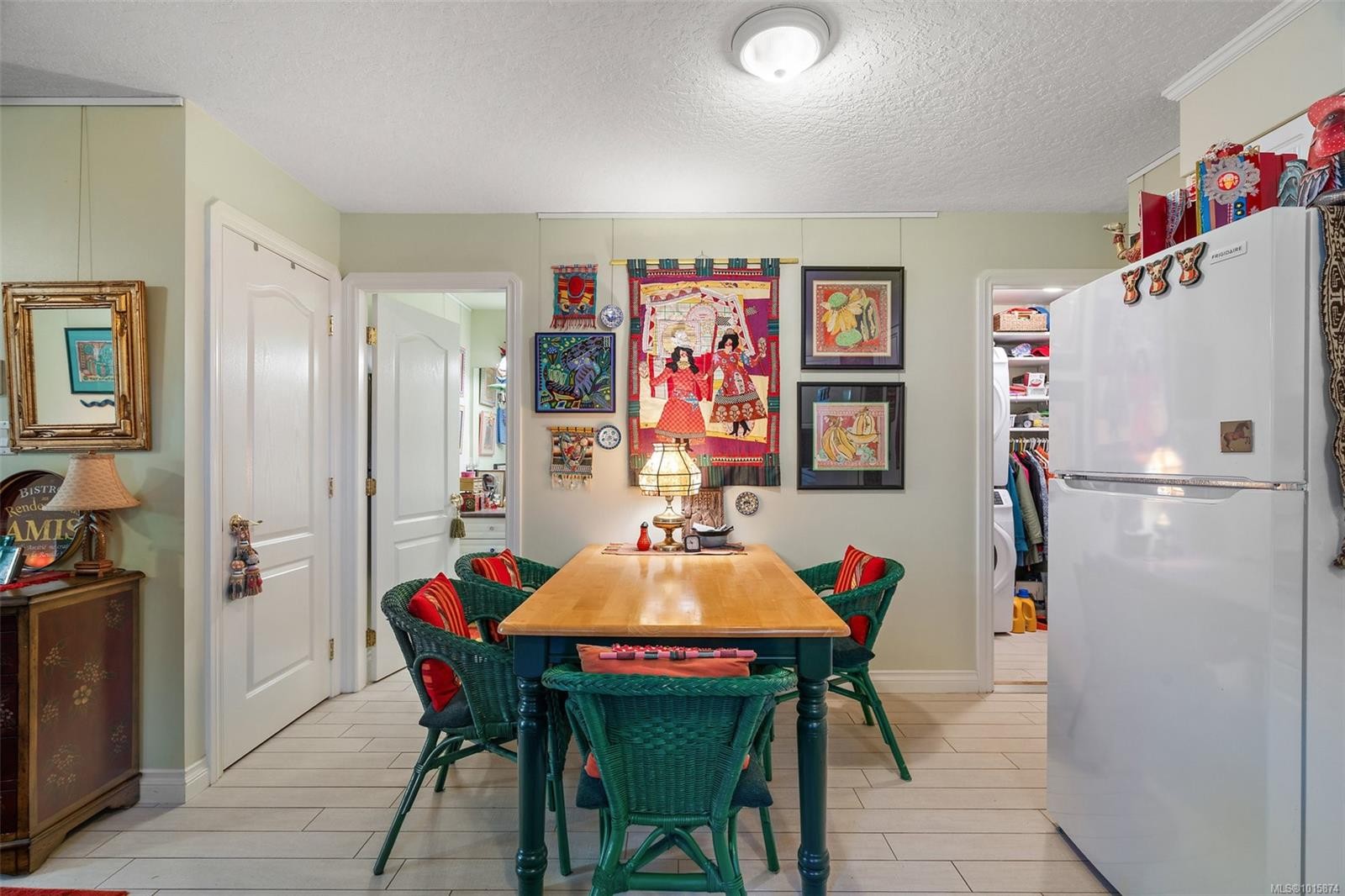 9715 Second St, Sidney, BC - Indoor Photo Showing Dining Room