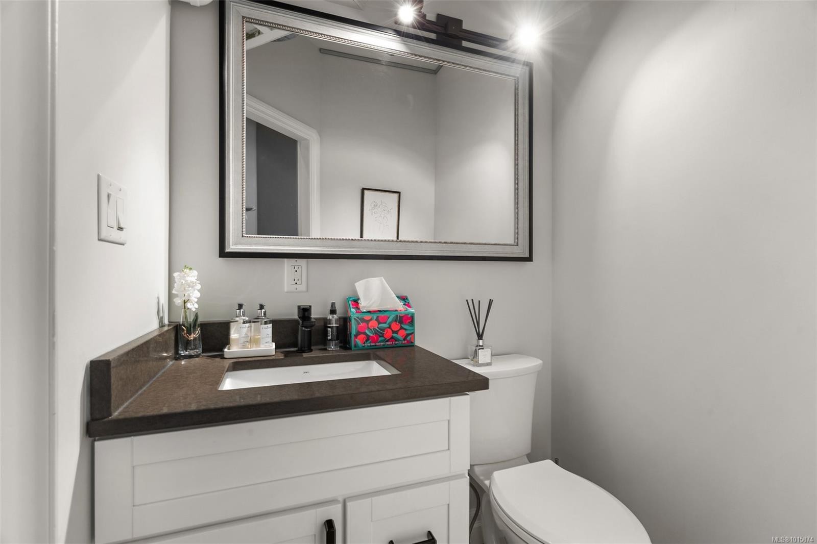 9715 Second St, Sidney, BC - Indoor Photo Showing Bathroom