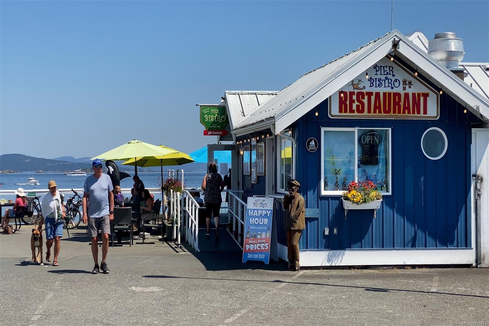 9715 Second St, Sidney, BC - Outdoor