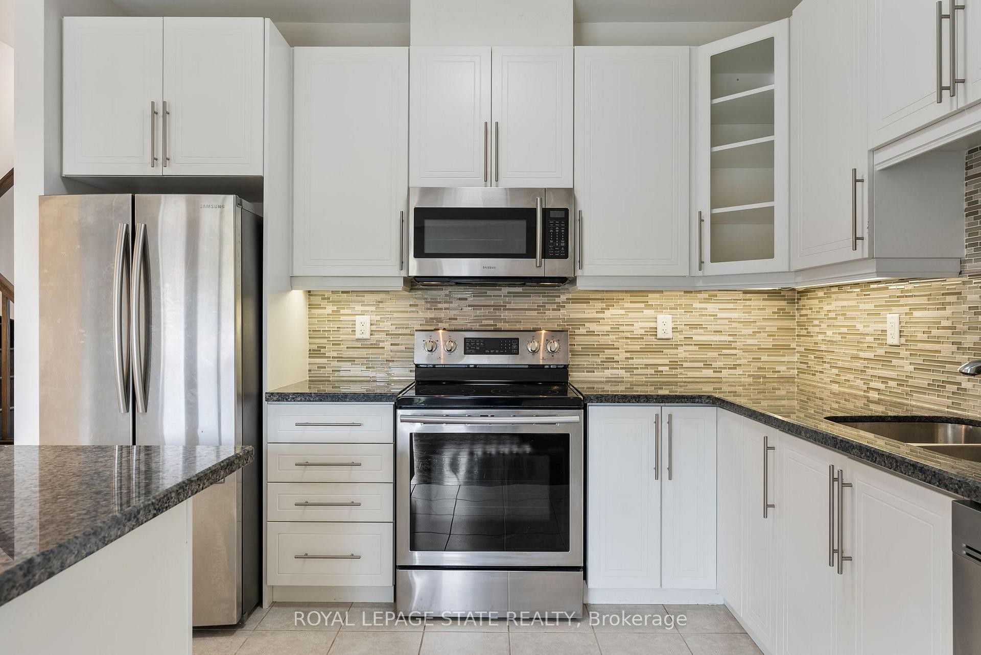 68 Dodman Crescent, Hamilton, ON - Indoor Photo Showing Kitchen With Stainless Steel Kitchen With Upgraded Kitchen