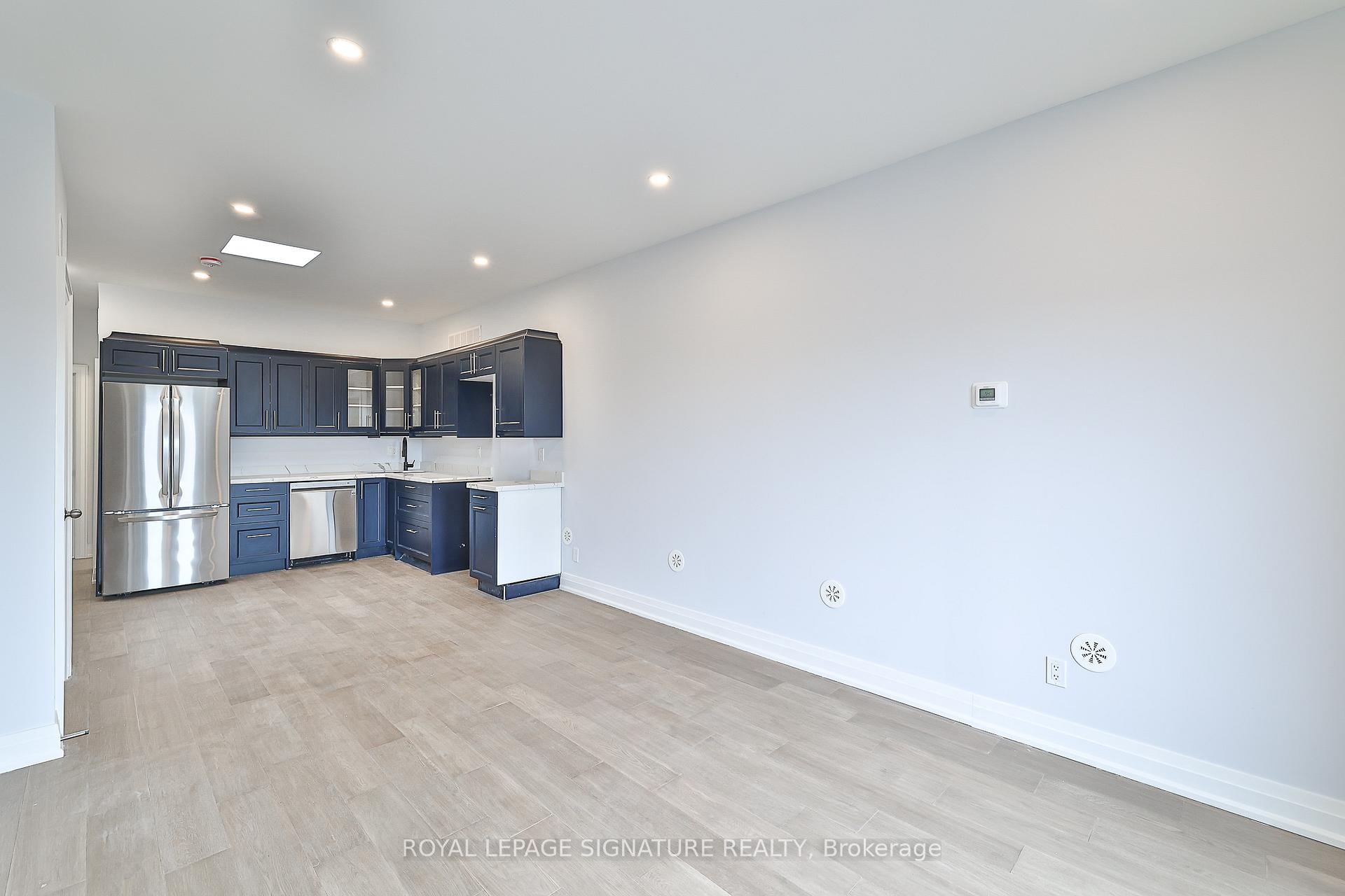 Third-60 Belvidere Avenue, Toronto, ON - Indoor Photo Showing Kitchen