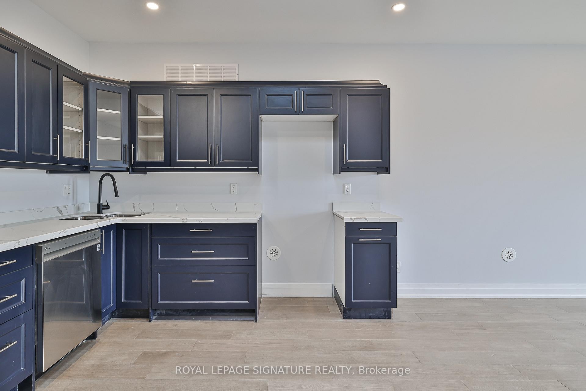 Third-60 Belvidere Avenue, Toronto, ON -