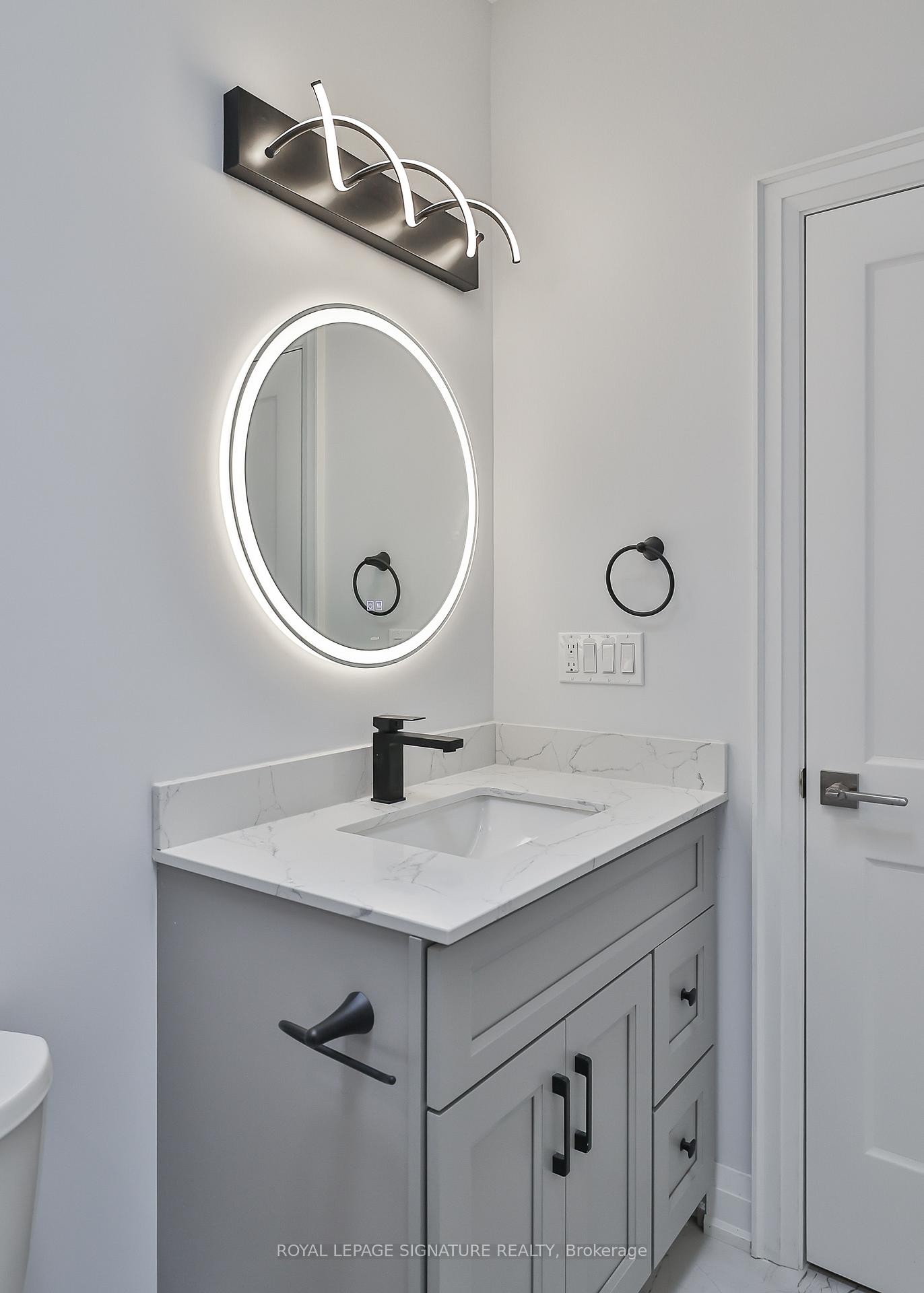Third-60 Belvidere Avenue, Toronto, ON - Indoor Photo Showing Bathroom