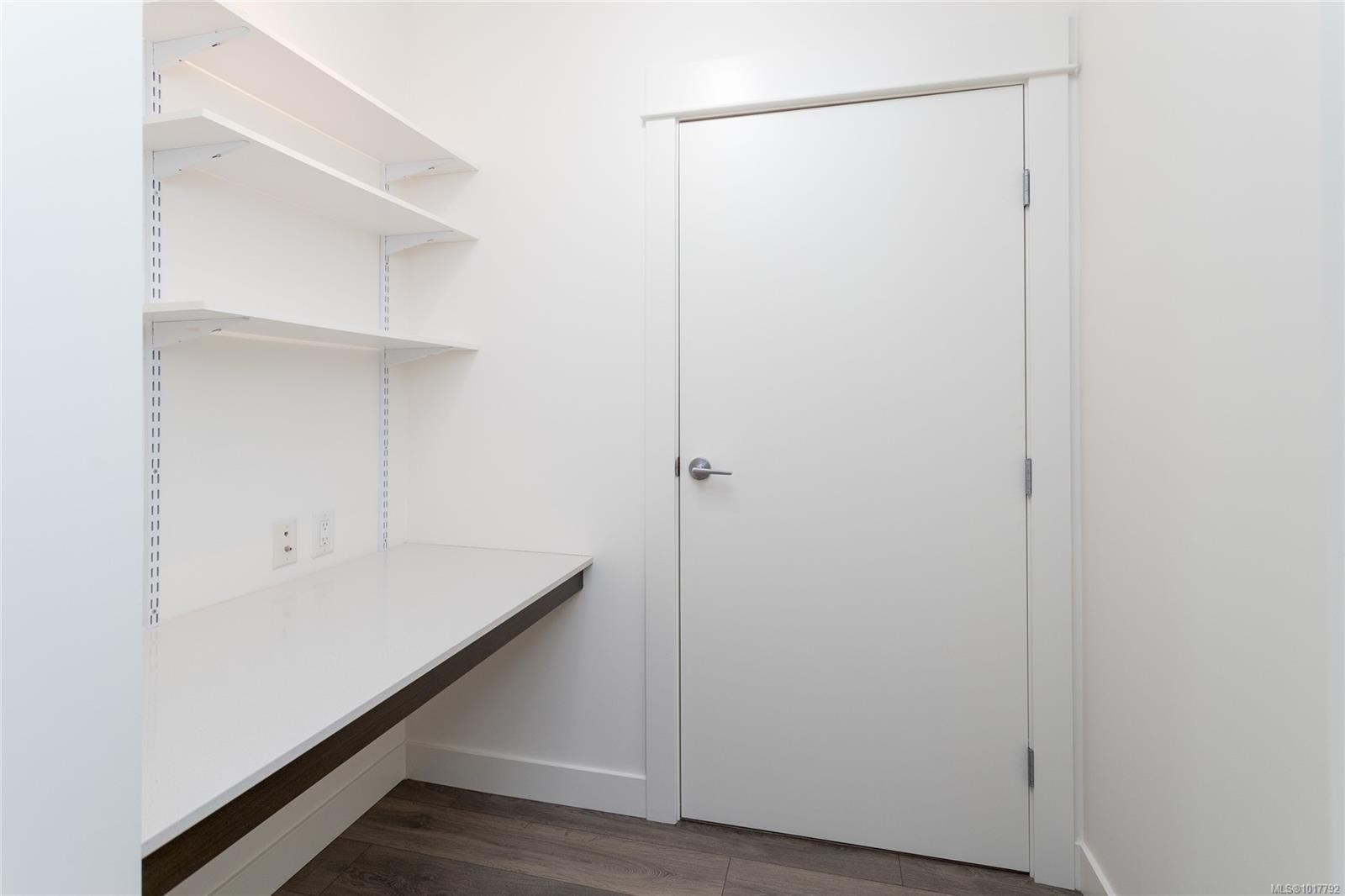 201-290 Wilfert Rd, View Royal, BC - Indoor