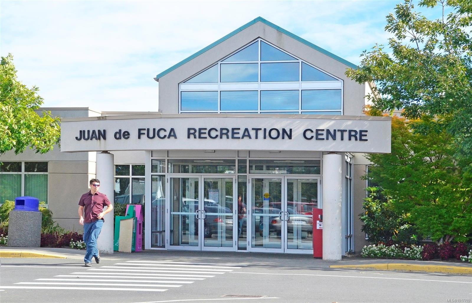 201-290 Wilfert Rd, View Royal, BC - Outdoor