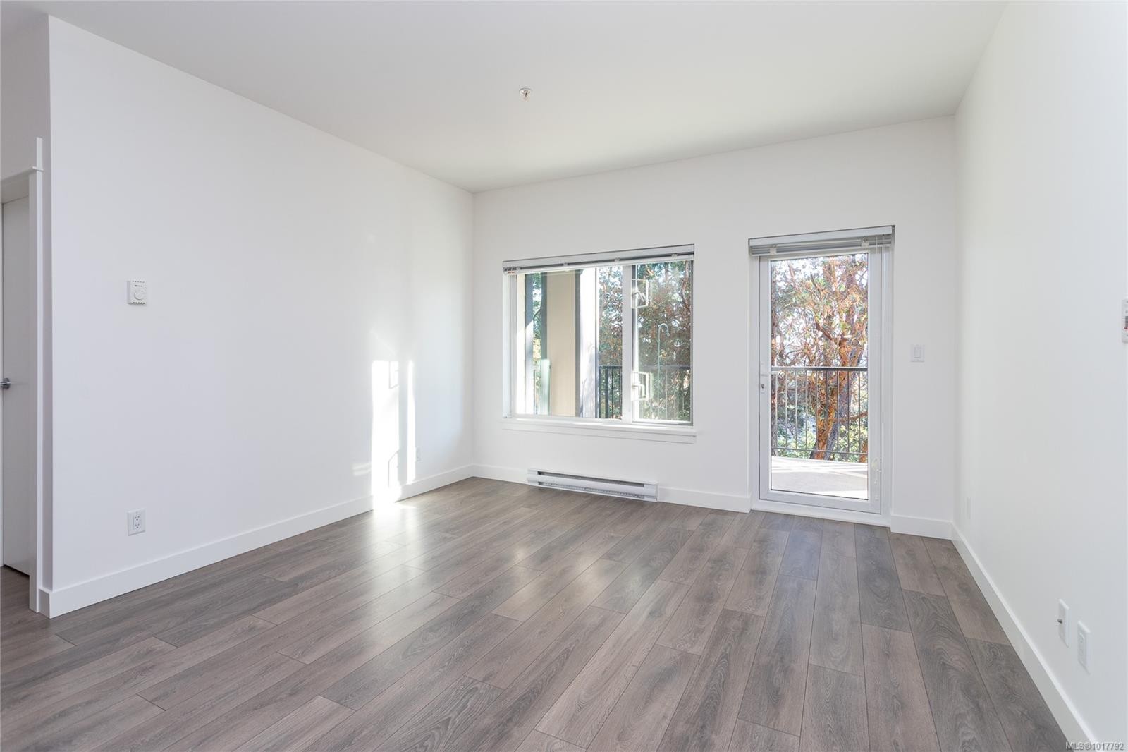 201-290 Wilfert Rd, View Royal, BC - Indoor Photo Showing Other Room