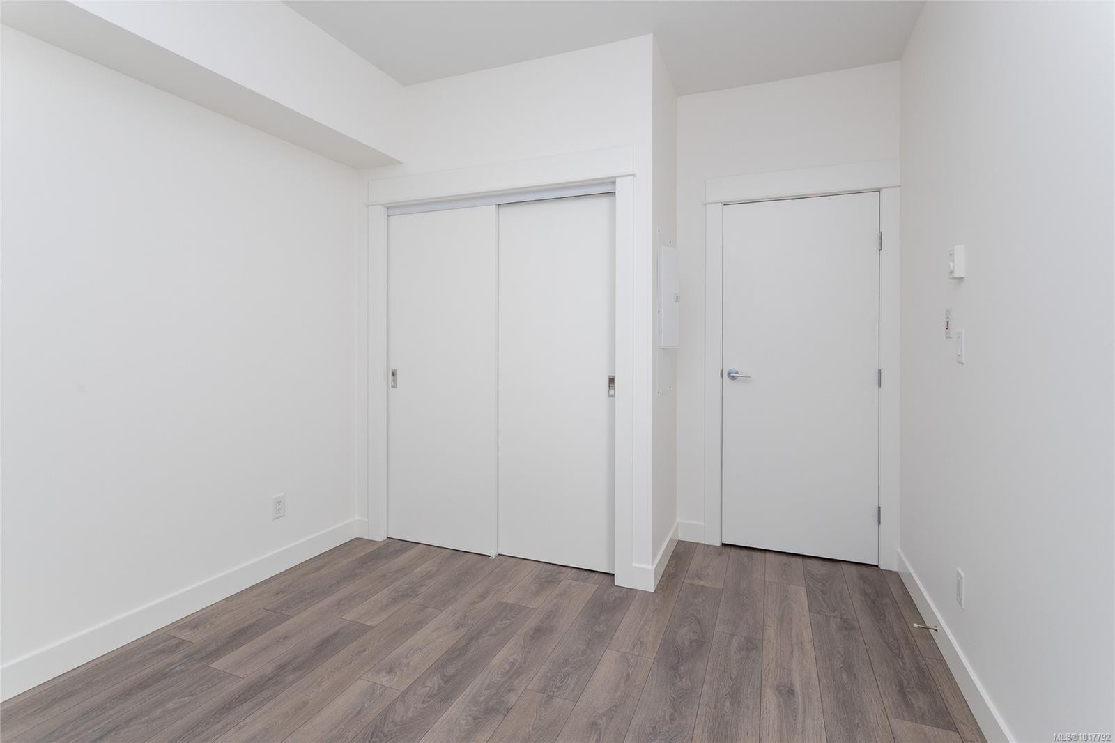 201-290 Wilfert Rd, View Royal, BC - Indoor Photo Showing Other Room