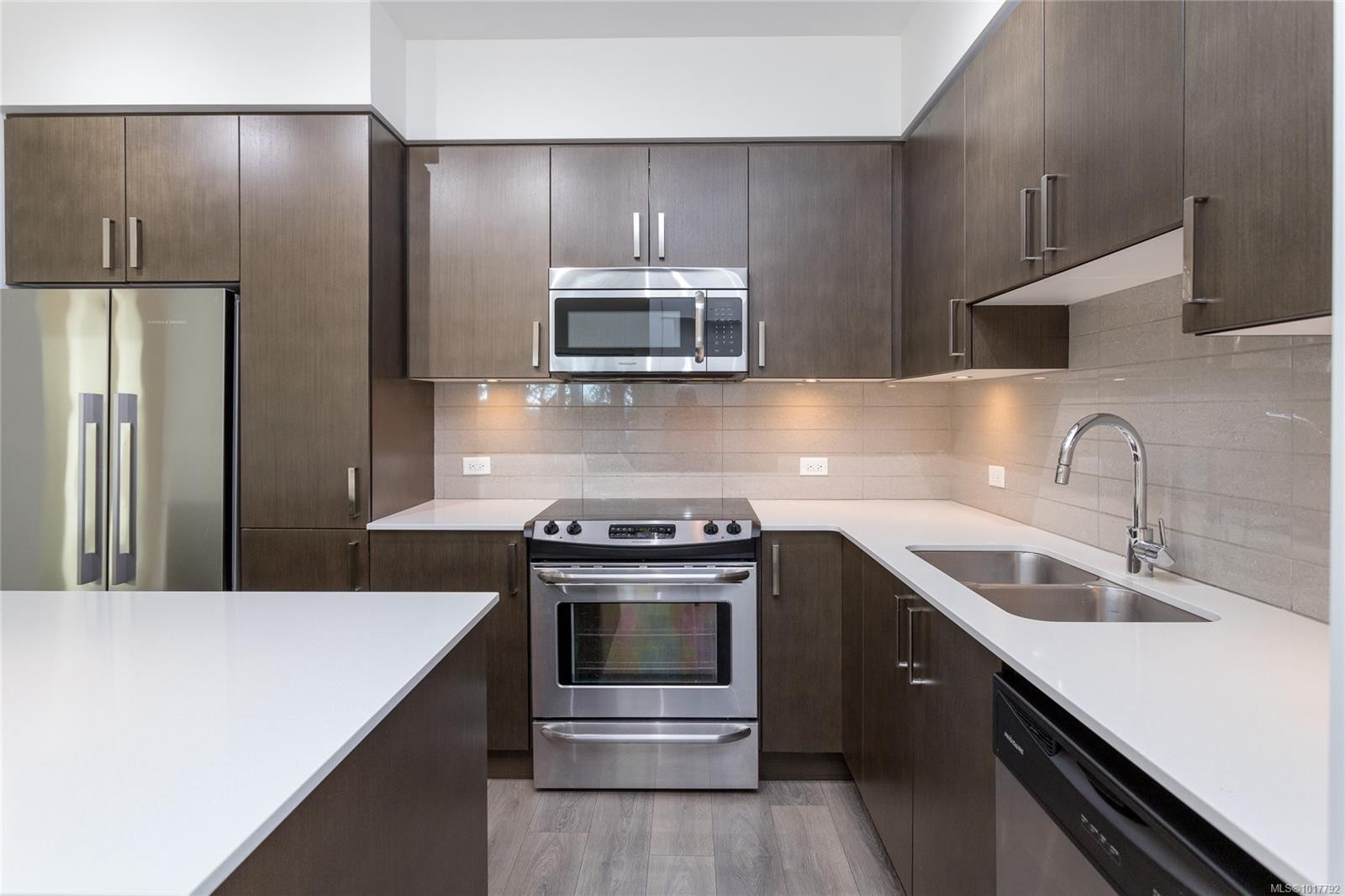 201-290 Wilfert Rd, View Royal, BC - Indoor Photo Showing Kitchen With Double Sink With Upgraded Kitchen