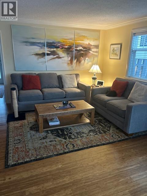 3547 Lakeshore Road, Kelowna, BC - Indoor Photo Showing Living Room