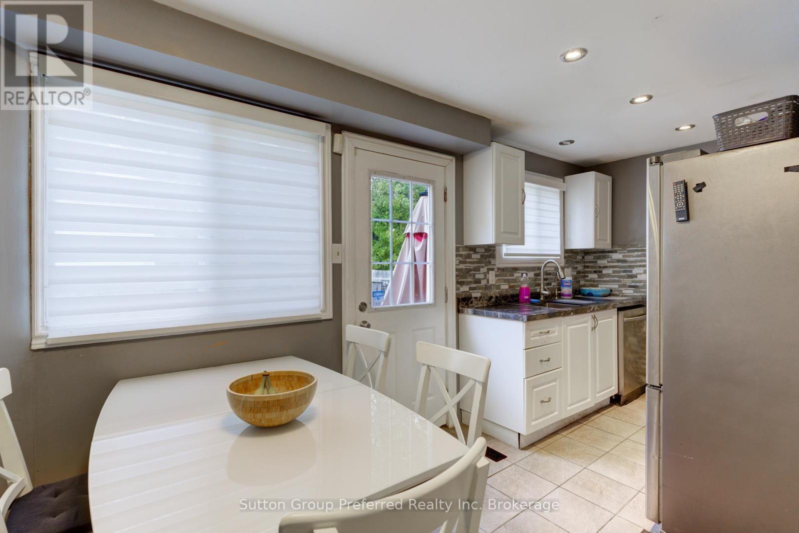 134 Keats Drive, Woodstock (Woodstock - South), ON - Indoor Photo Showing Dining Room