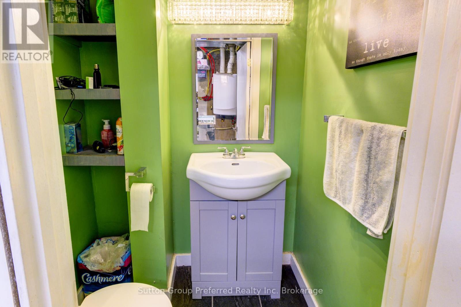 134 Keats Drive, Woodstock (Woodstock - South), ON - Indoor Photo Showing Bathroom