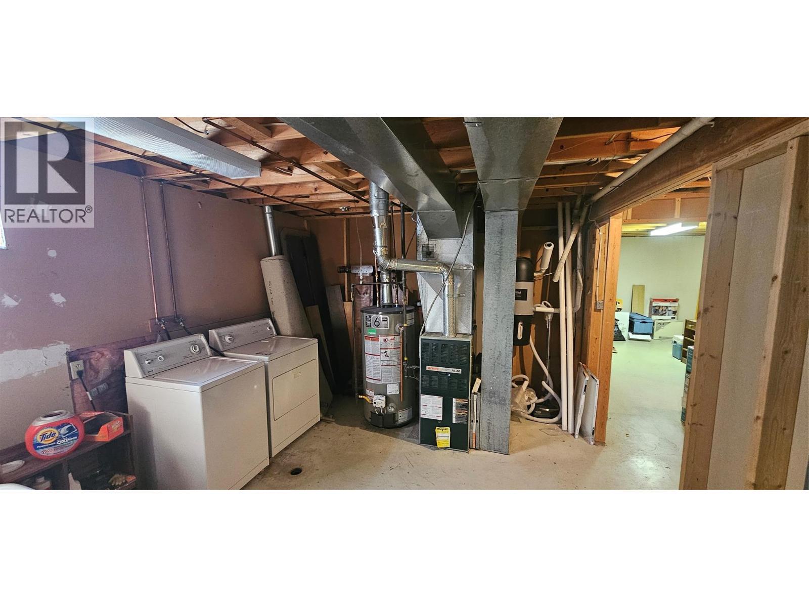 1234 Hickory Crescent, Sparwood, BC - Indoor Photo Showing Laundry Room