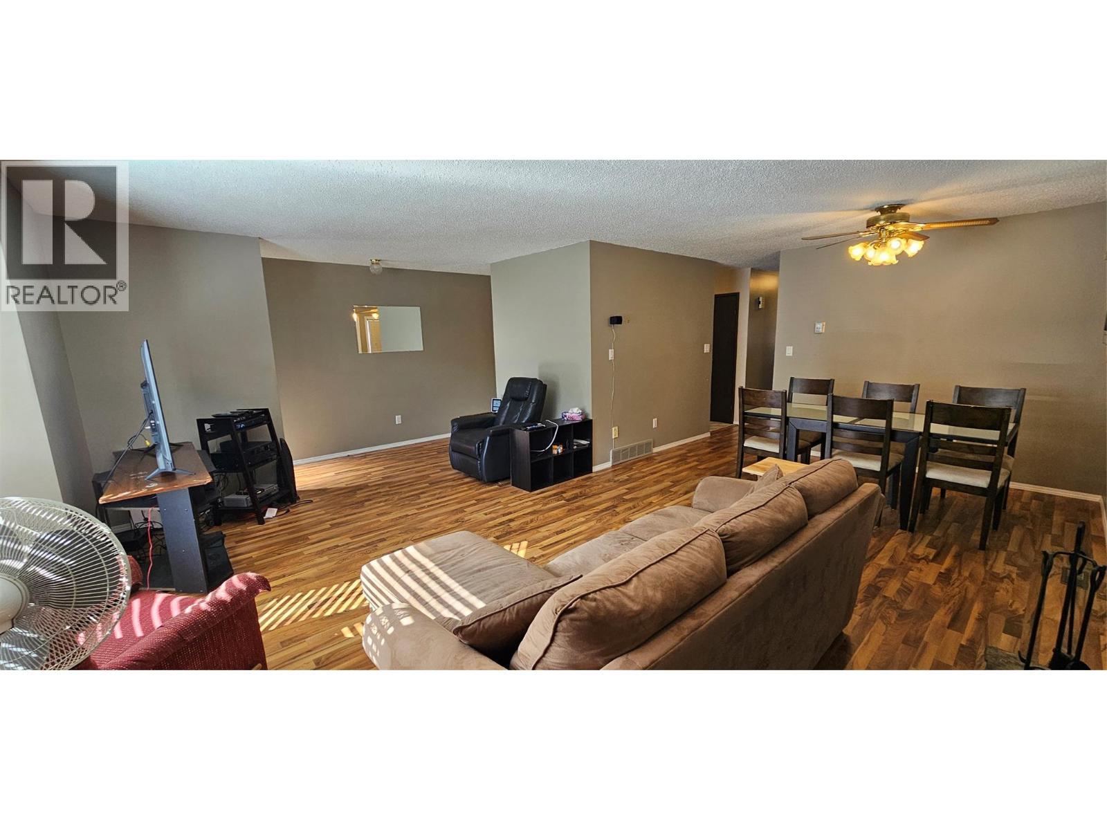 1234 Hickory Crescent, Sparwood, BC - Indoor Photo Showing Living Room