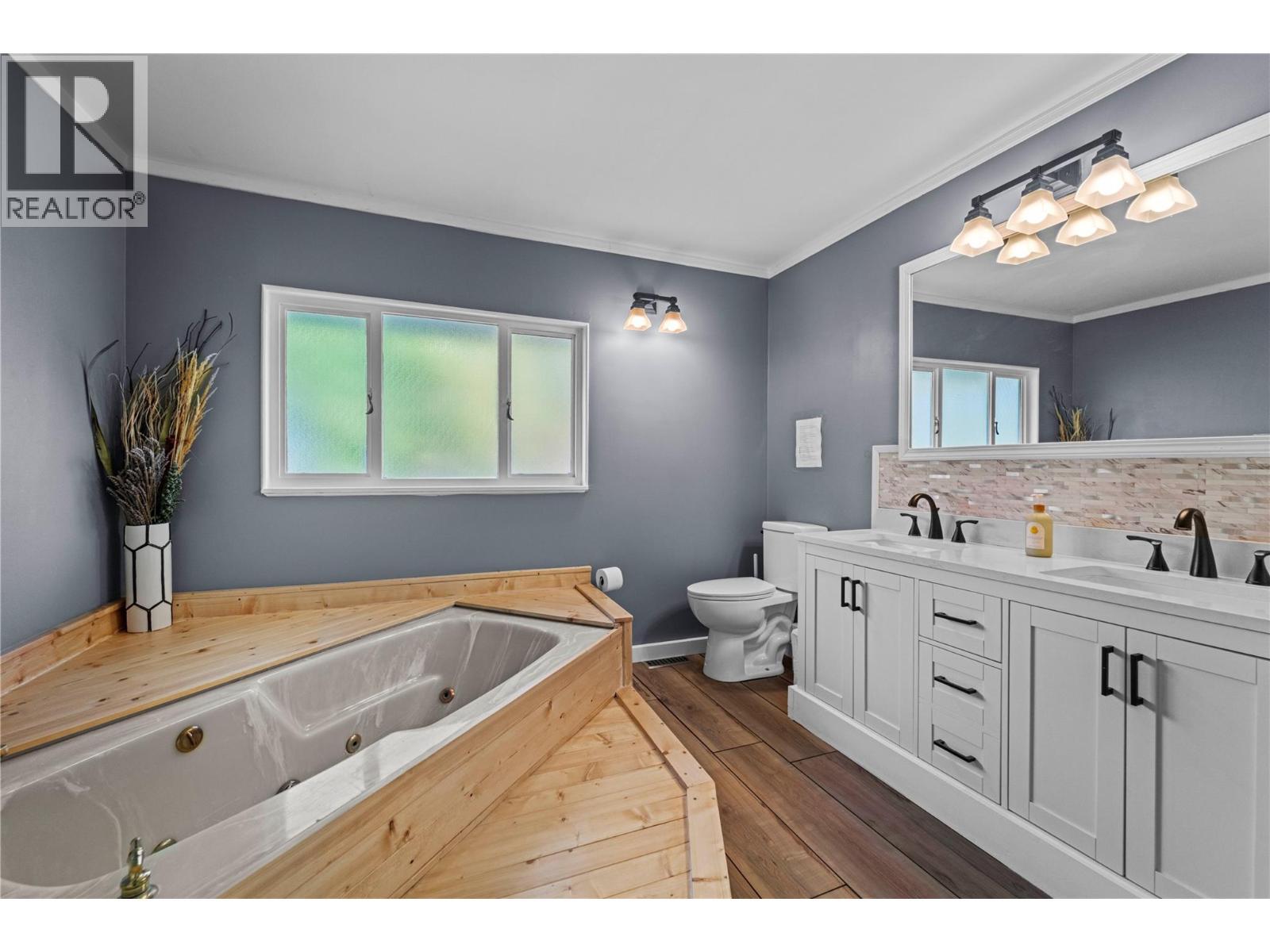 1938 Parker Drive, Merritt, BC - Indoor Photo Showing Bathroom