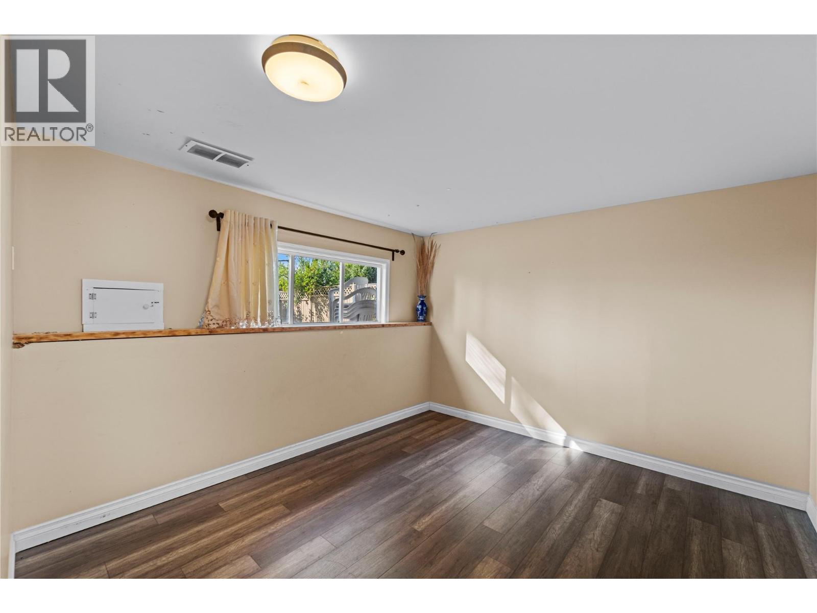 1938 Parker Drive, Merritt, BC - Indoor Photo Showing Other Room