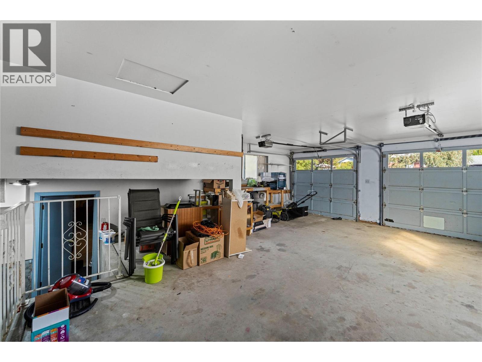 1938 Parker Drive, Merritt, BC - Indoor Photo Showing Garage