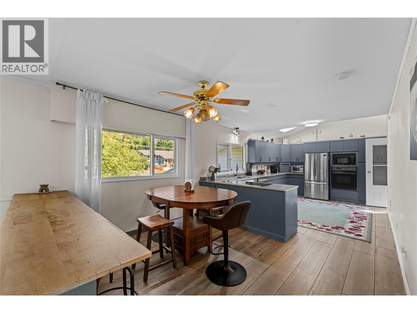 1938 Parker Drive, Merritt, BC - Indoor Photo Showing Dining Room