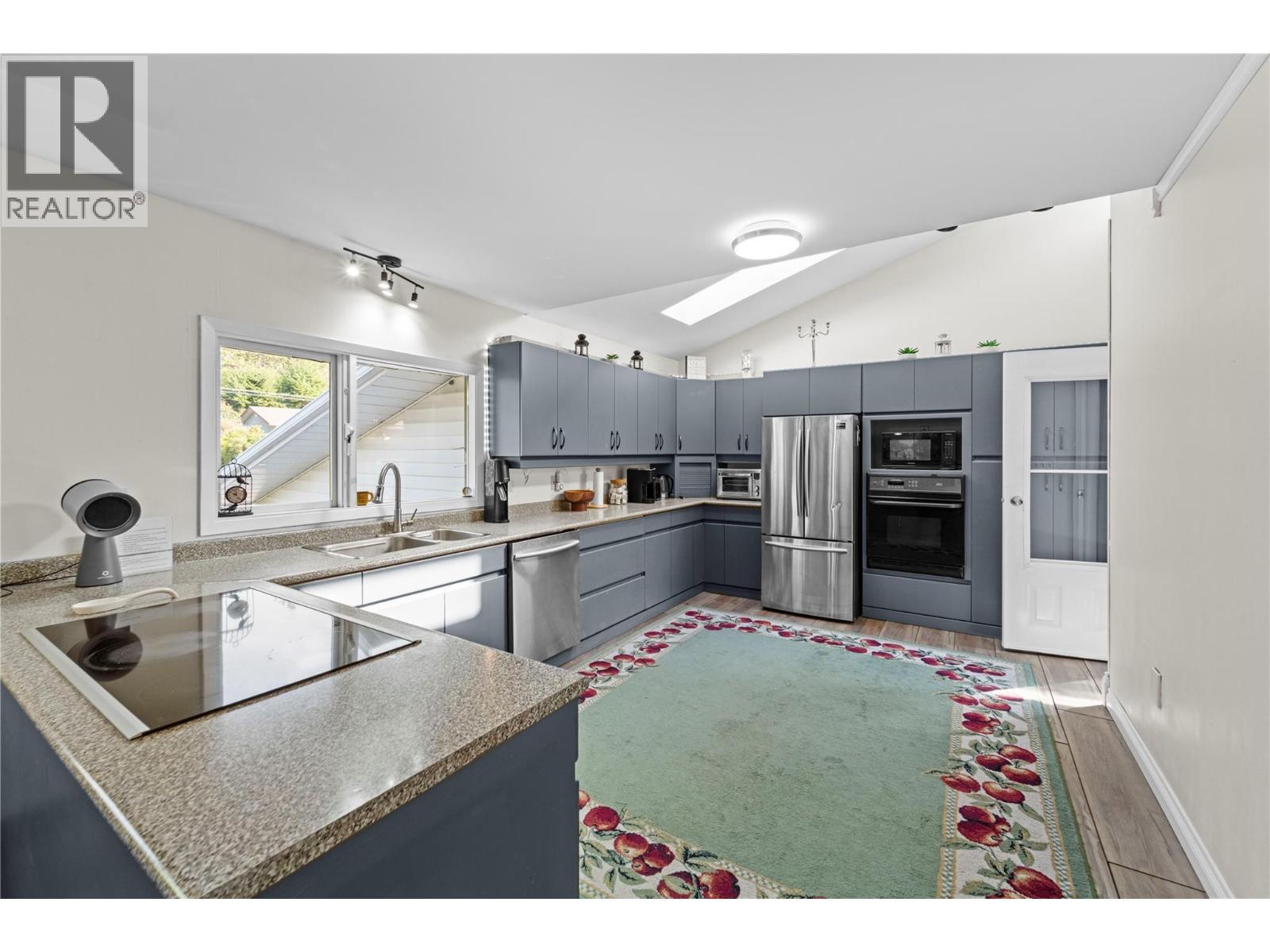 1938 Parker Drive, Merritt, BC - Indoor Photo Showing Kitchen With Double Sink