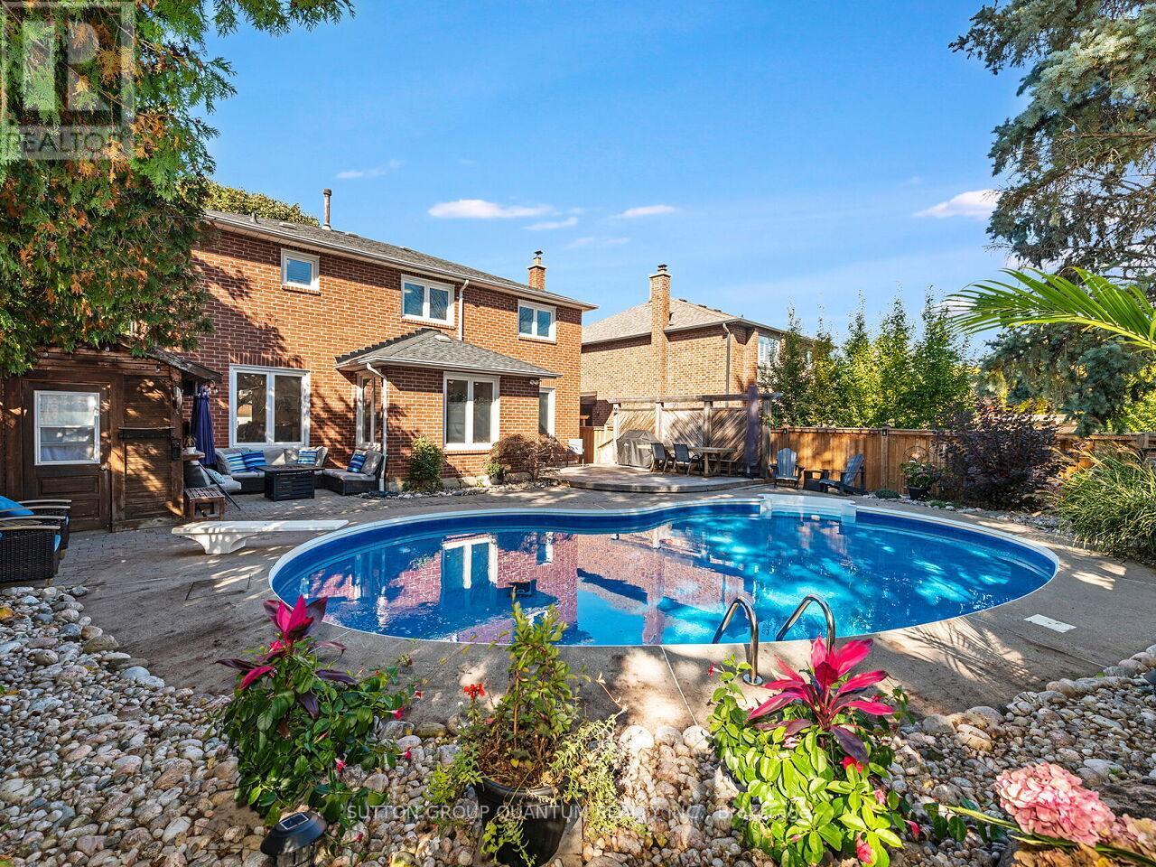 1872 Flintlock Court, Mississauga, ON - Outdoor With In Ground Pool With Backyard