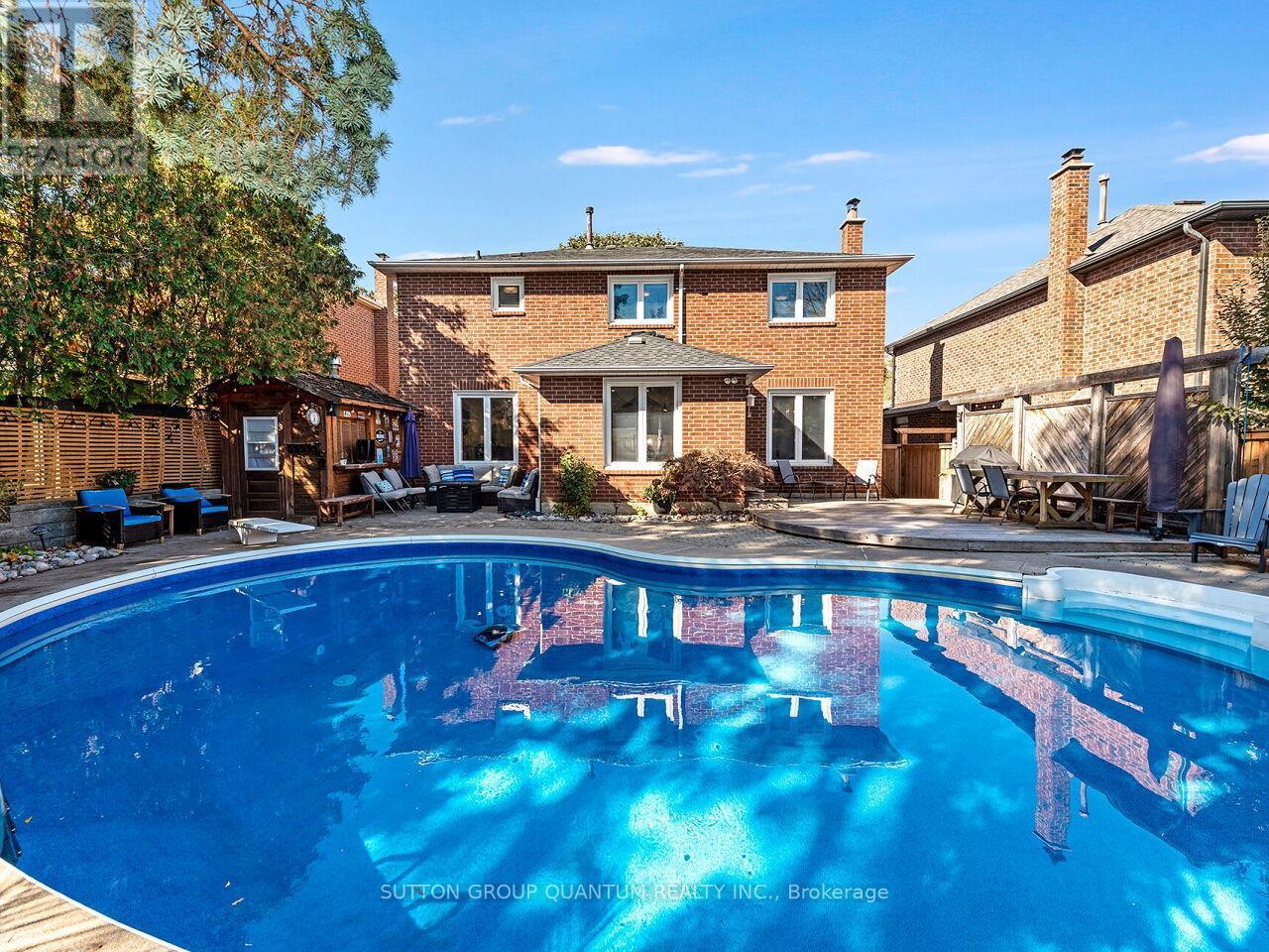 1872 Flintlock Court, Mississauga, ON - Outdoor With In Ground Pool With Backyard