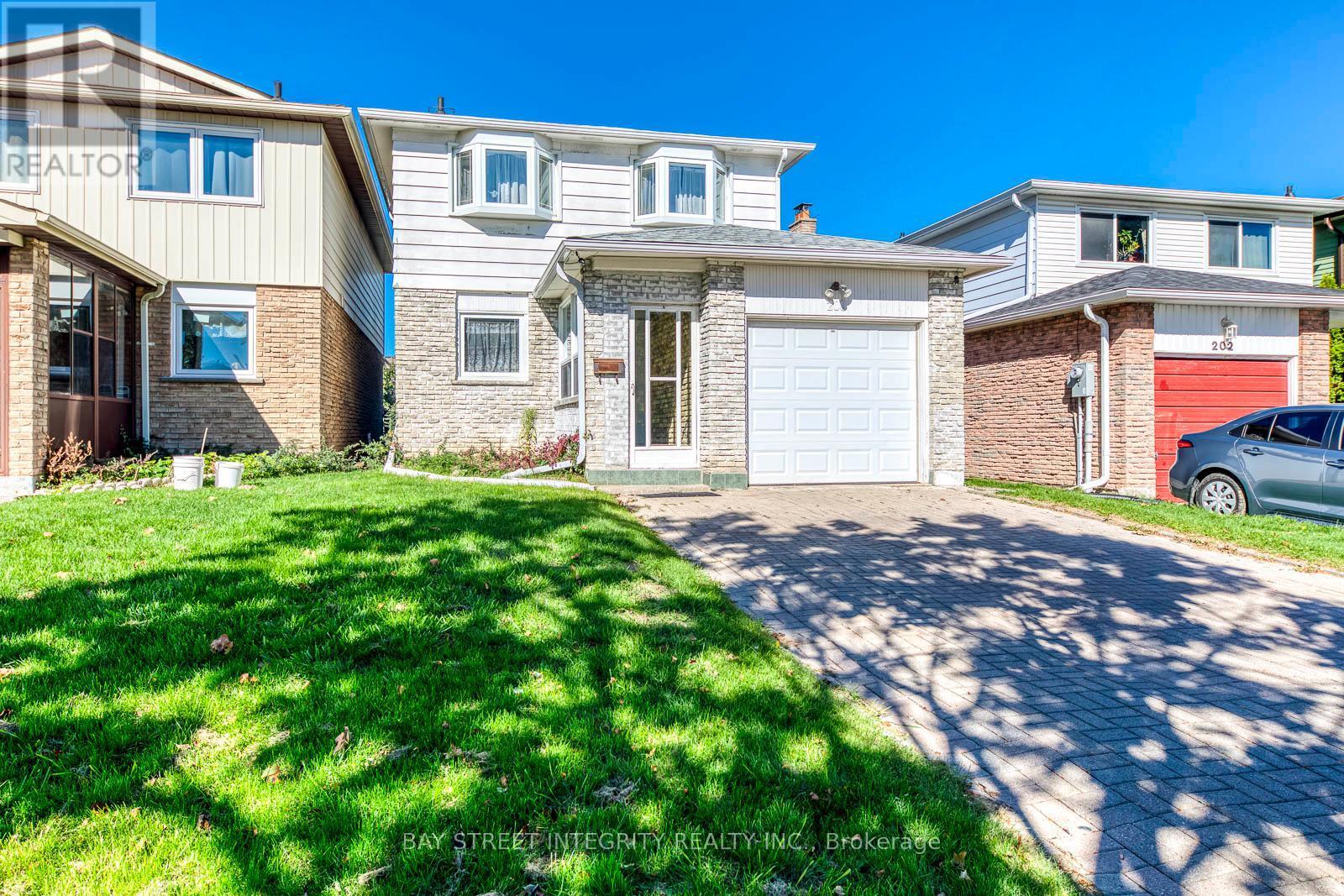 200 Invergordon Avenue, Toronto, ON - Outdoor