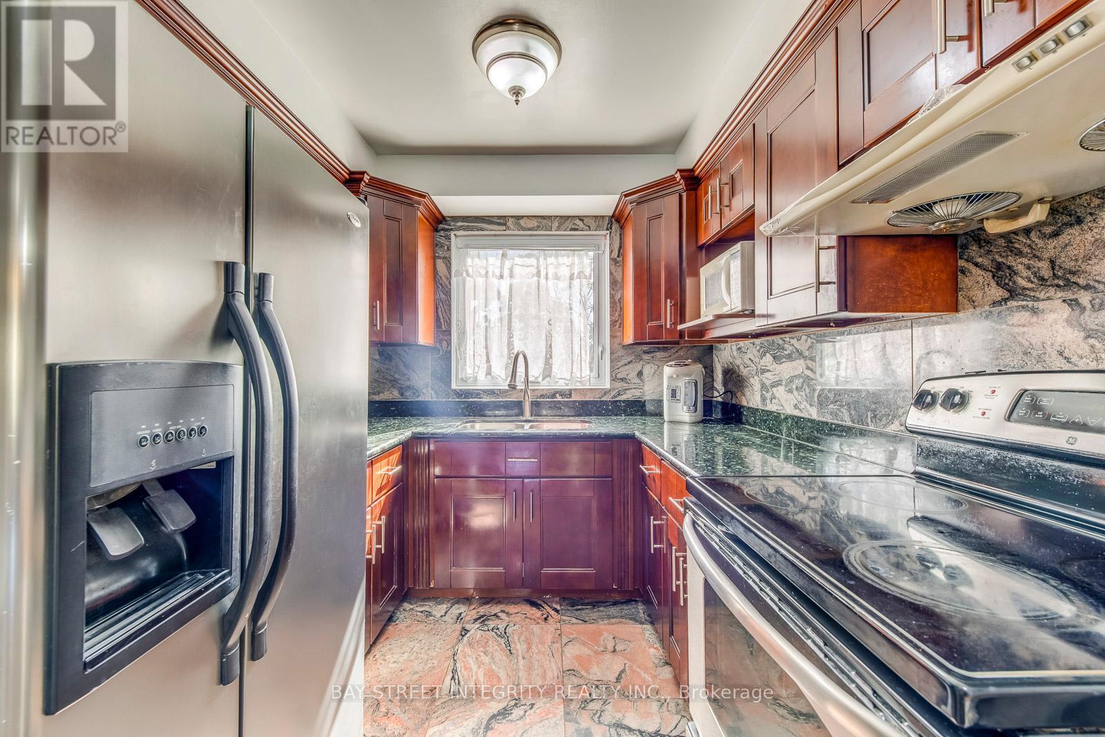 200 Invergordon Avenue, Toronto, ON - Indoor Photo Showing Kitchen