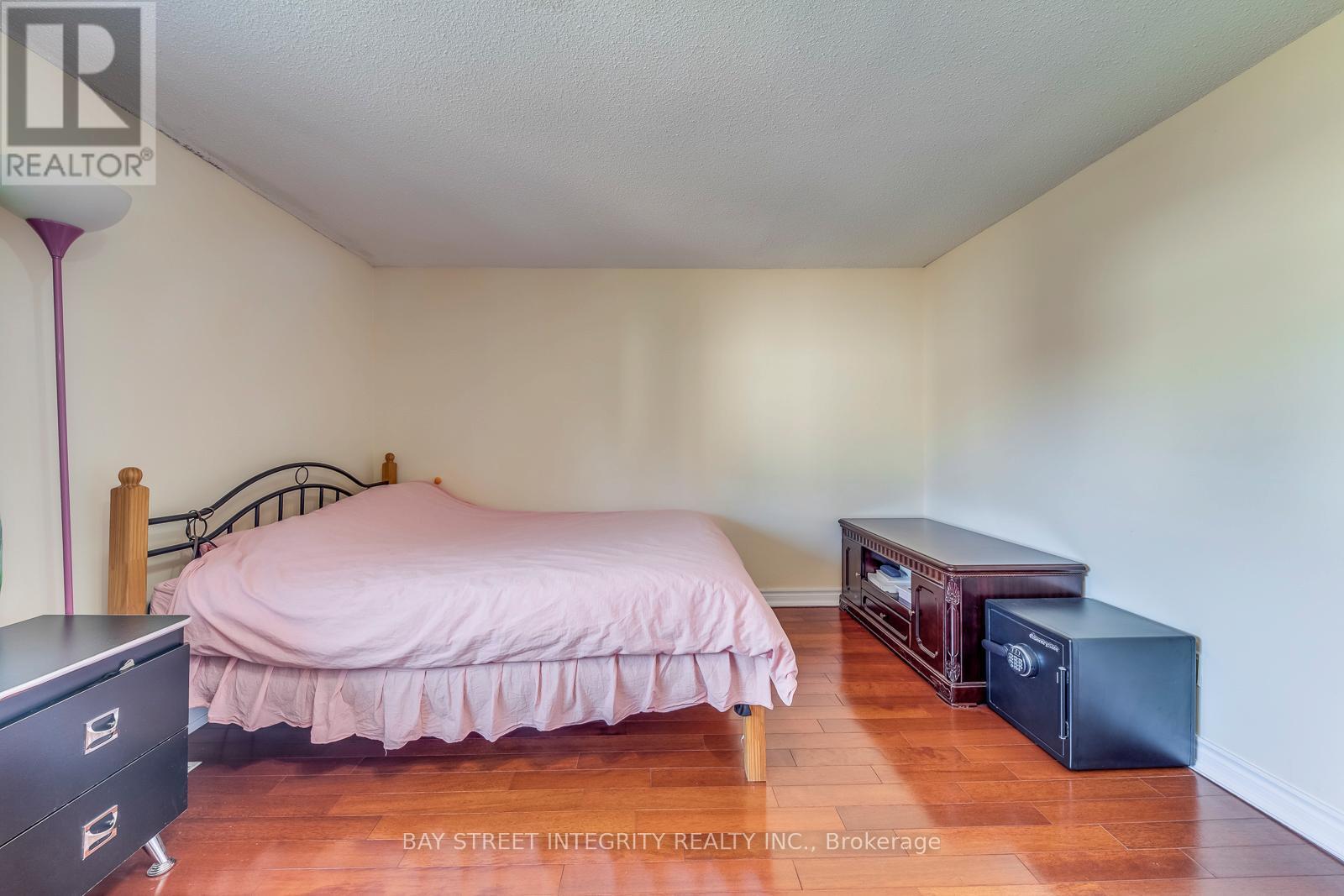200 Invergordon Avenue, Toronto, ON - Indoor Photo Showing Bedroom