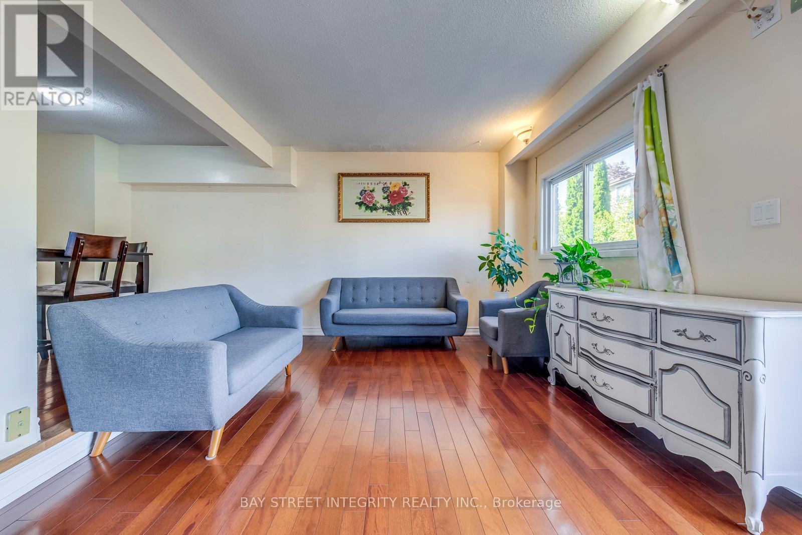 200 Invergordon Avenue, Toronto, ON - Indoor