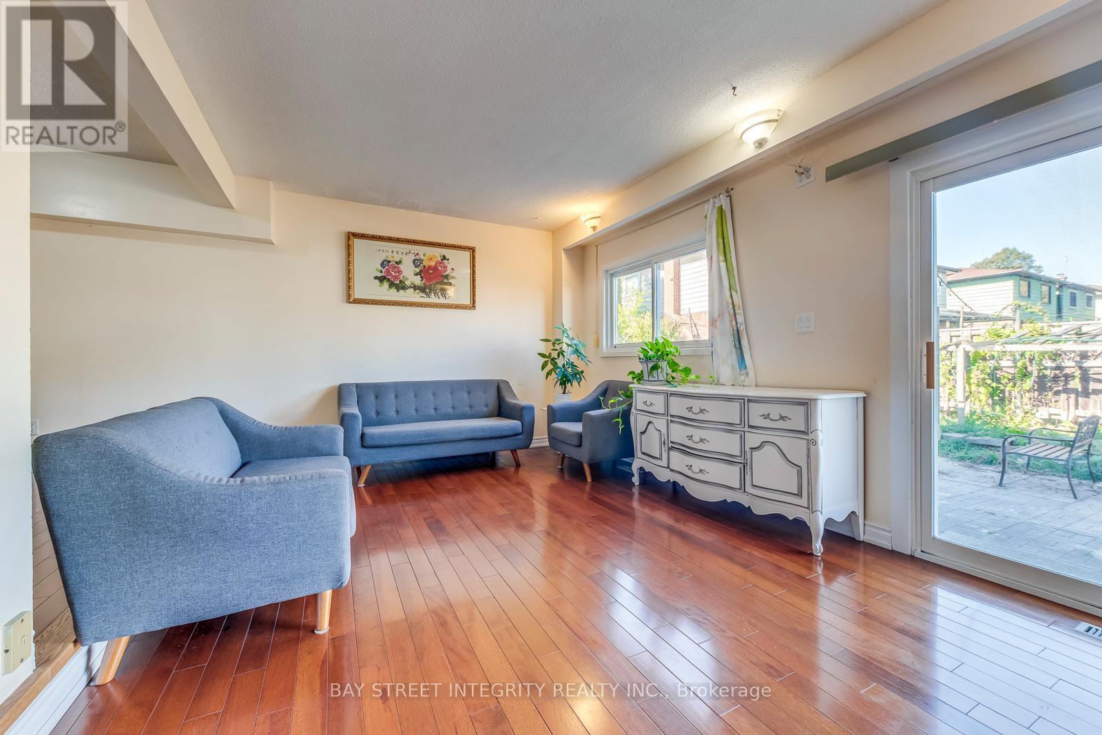 200 Invergordon Avenue, Toronto, ON - Indoor Photo Showing Other Room