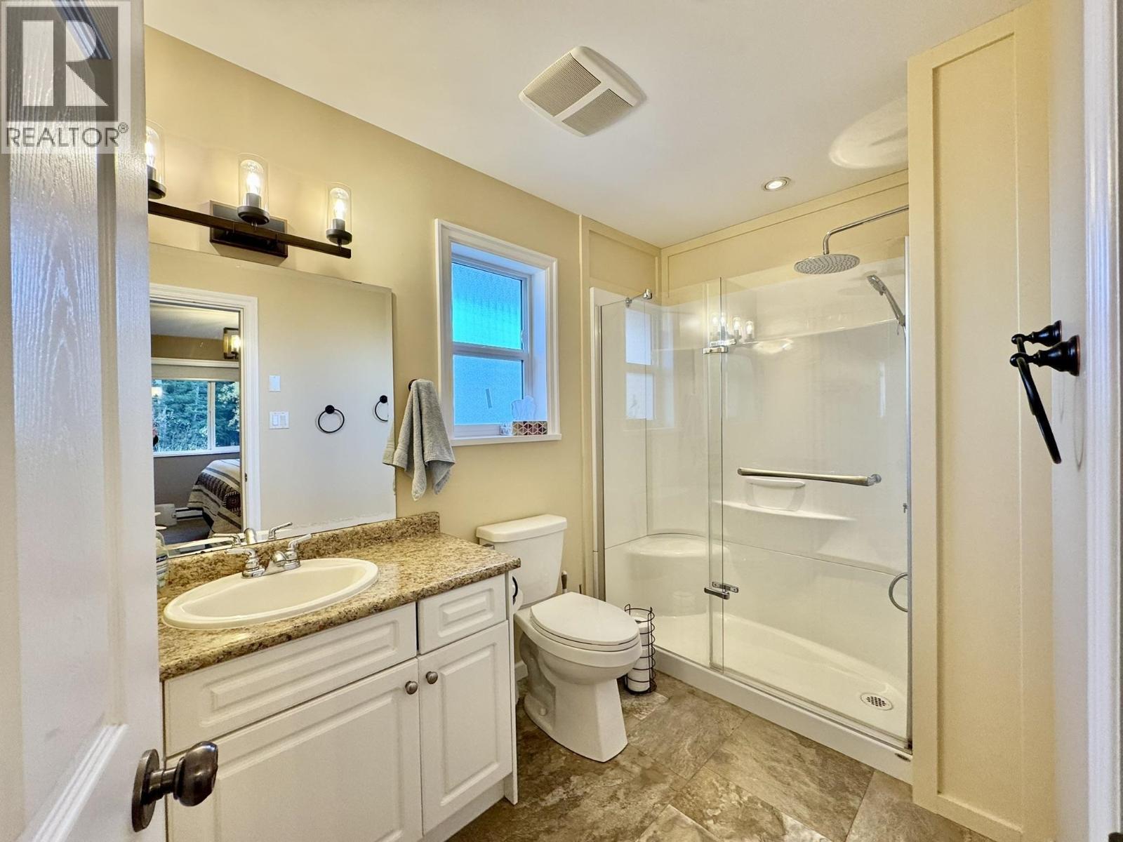 6284 Macabar Road, Deka Lake / Sulphurous / Hathaway Lakes, BC - Indoor Photo Showing Bathroom