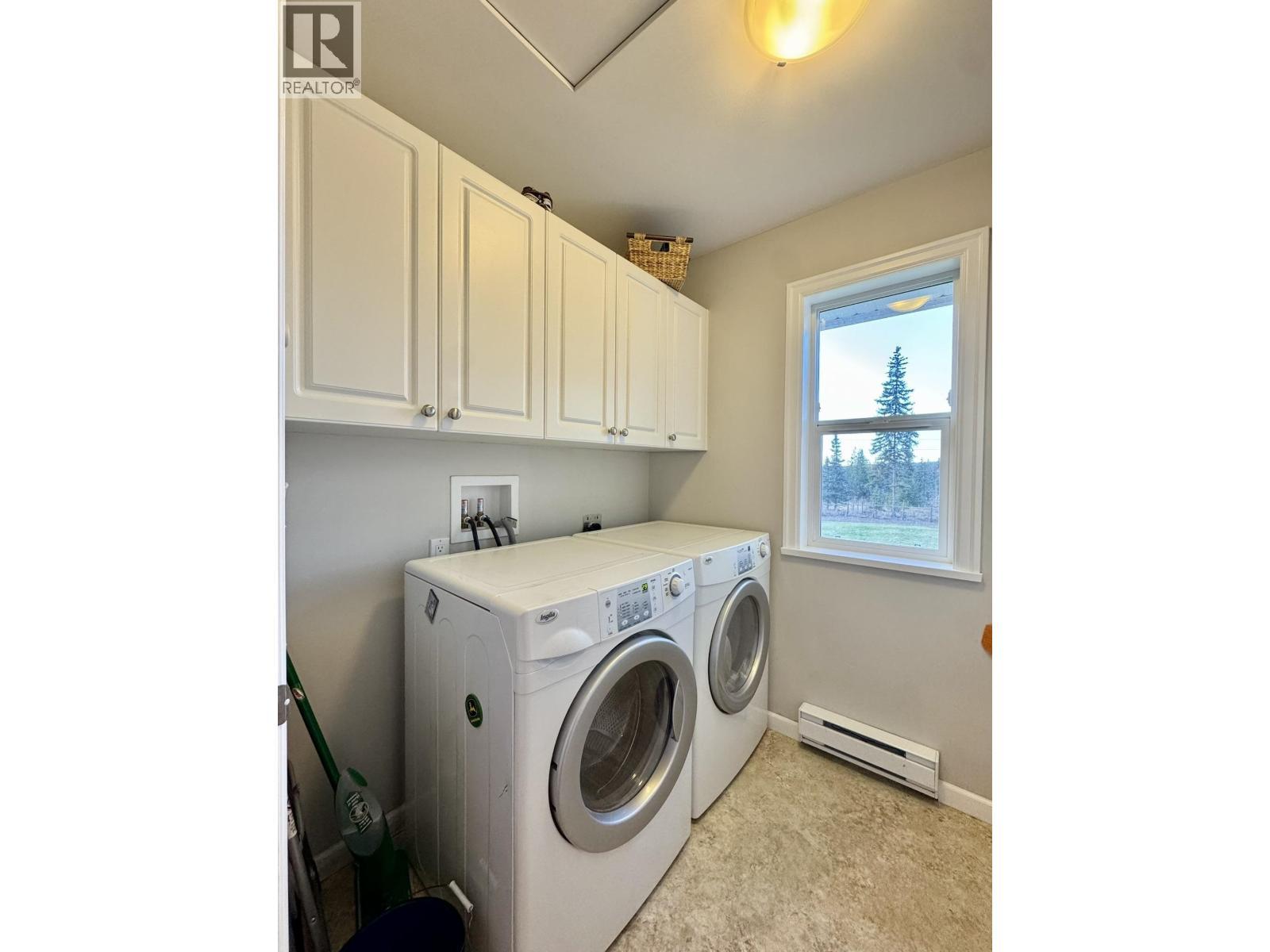 6284 Macabar Road, Deka Lake / Sulphurous / Hathaway Lakes, BC - Indoor Photo Showing Laundry Room