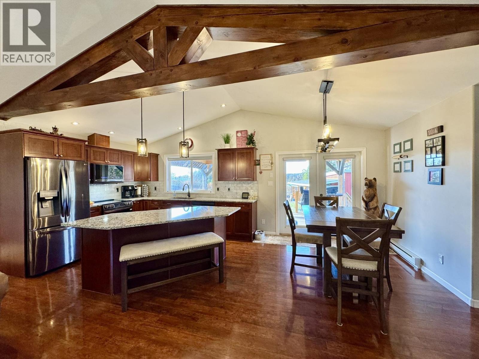 6284 Macabar Road, Deka Lake / Sulphurous / Hathaway Lakes, BC - Indoor