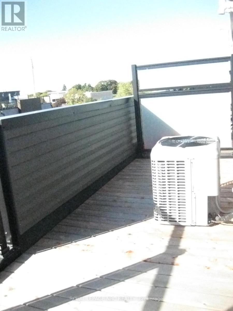 34 - 6705 Cropp Street, Niagara Falls (Morrison), ON - Outdoor