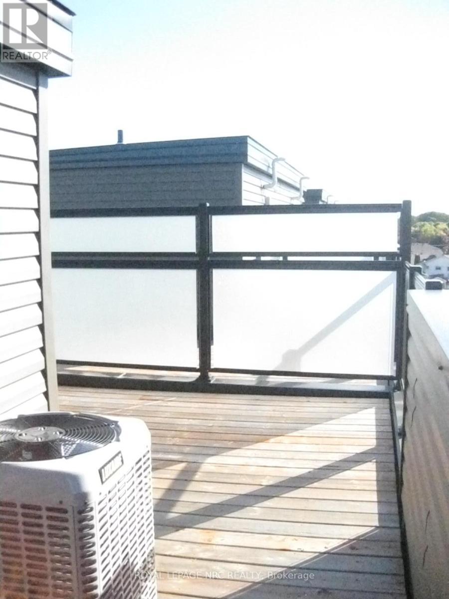 34 - 6705 Cropp Street, Niagara Falls (Morrison), ON - Outdoor