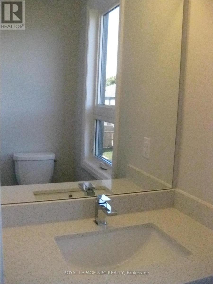 34 - 6705 Cropp Street, Niagara Falls (Morrison), ON - Indoor Photo Showing Bathroom