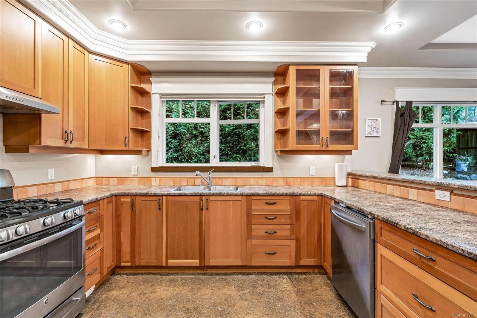 411 Conway Rd, Saanich, BC