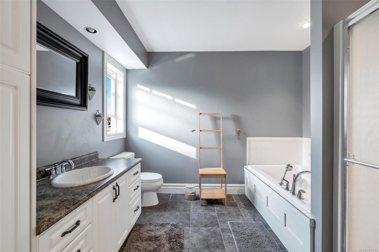 411 Conway Rd, Saanich, BC