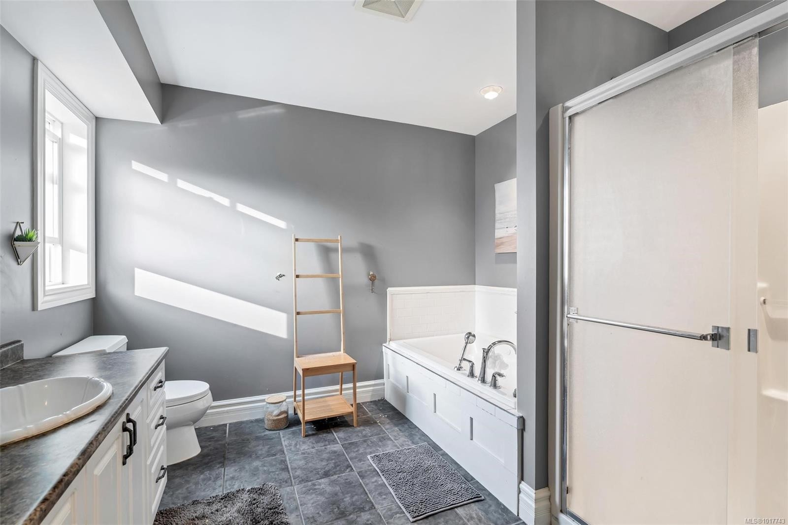 411 Conway Rd, Saanich, BC