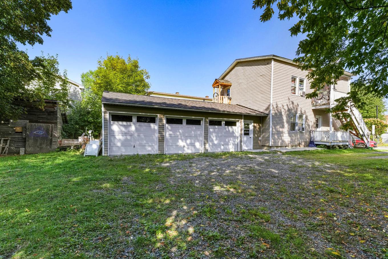 Garage - 308 - 310 Rue Des Tisserands, Magog, QC - Outdoor