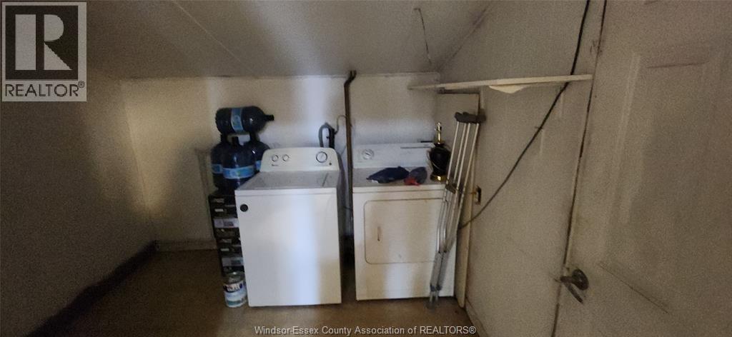 1256 California Avenue, Windsor, ON - Indoor Photo Showing Laundry Room